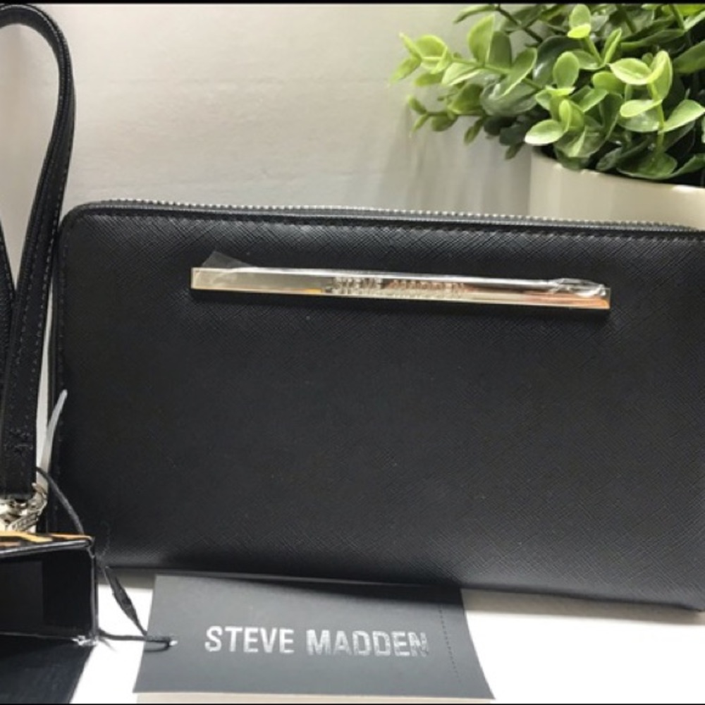 NWT BLACK STEVE MADDEN WALLET/WRISTLET